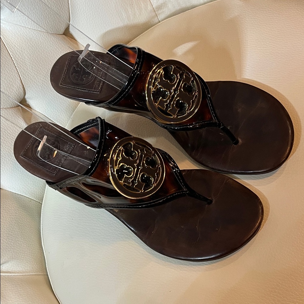 Tory Burch Brown Tortoiseshell Logo Thong Heeled Sandals 8 - Picture 8 of 16